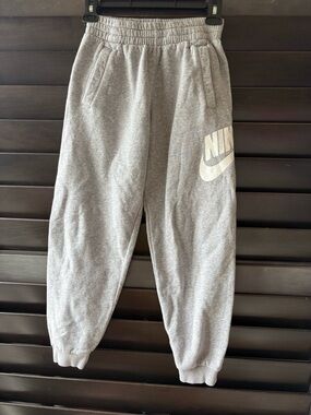 Kids Medium Nike Grey Sweat Pants Joggers Draw String Pockets Elastic Waist